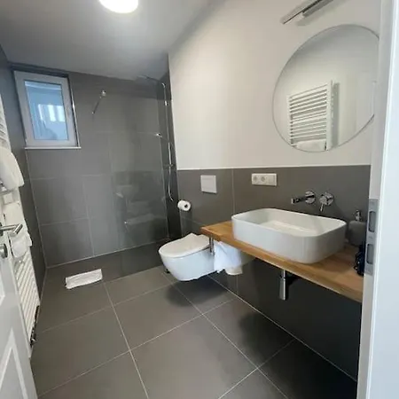 Kissel In Den Weinbergen Gundheim