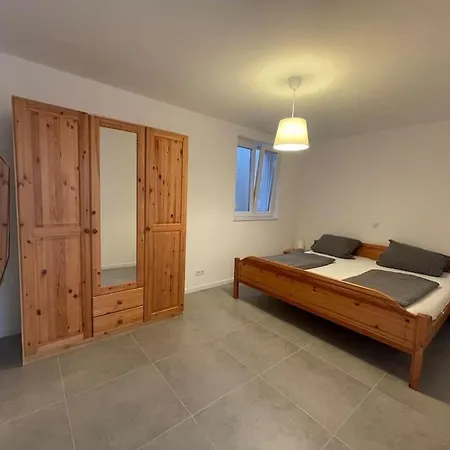 Kissel In Den Weinbergen *